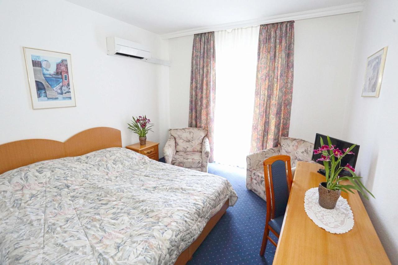 Hotel Wesselényi Győr Buitenkant foto
