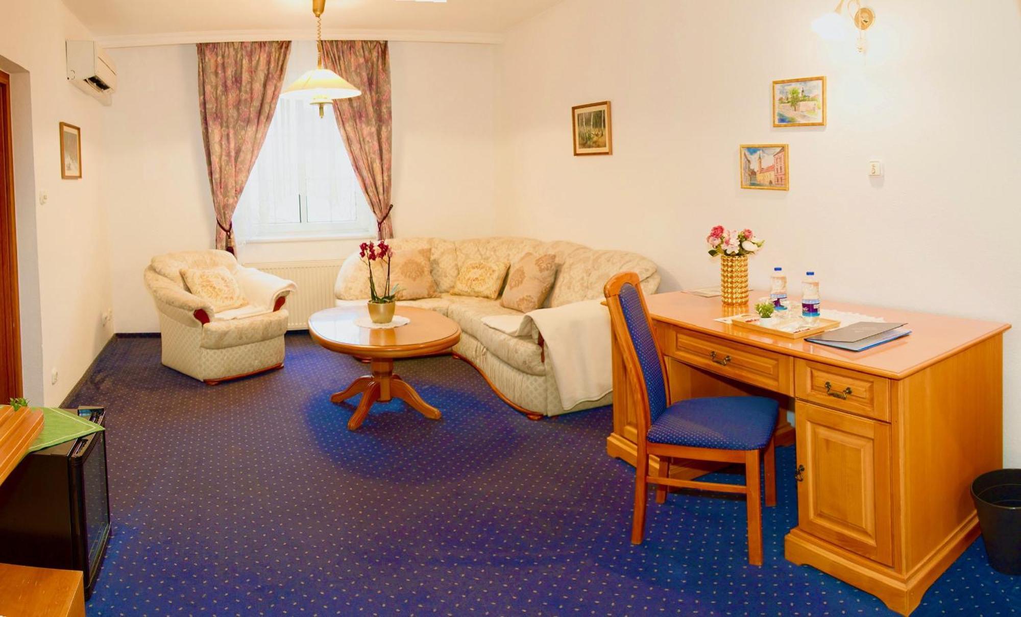 Hotel Wesselényi Győr Buitenkant foto