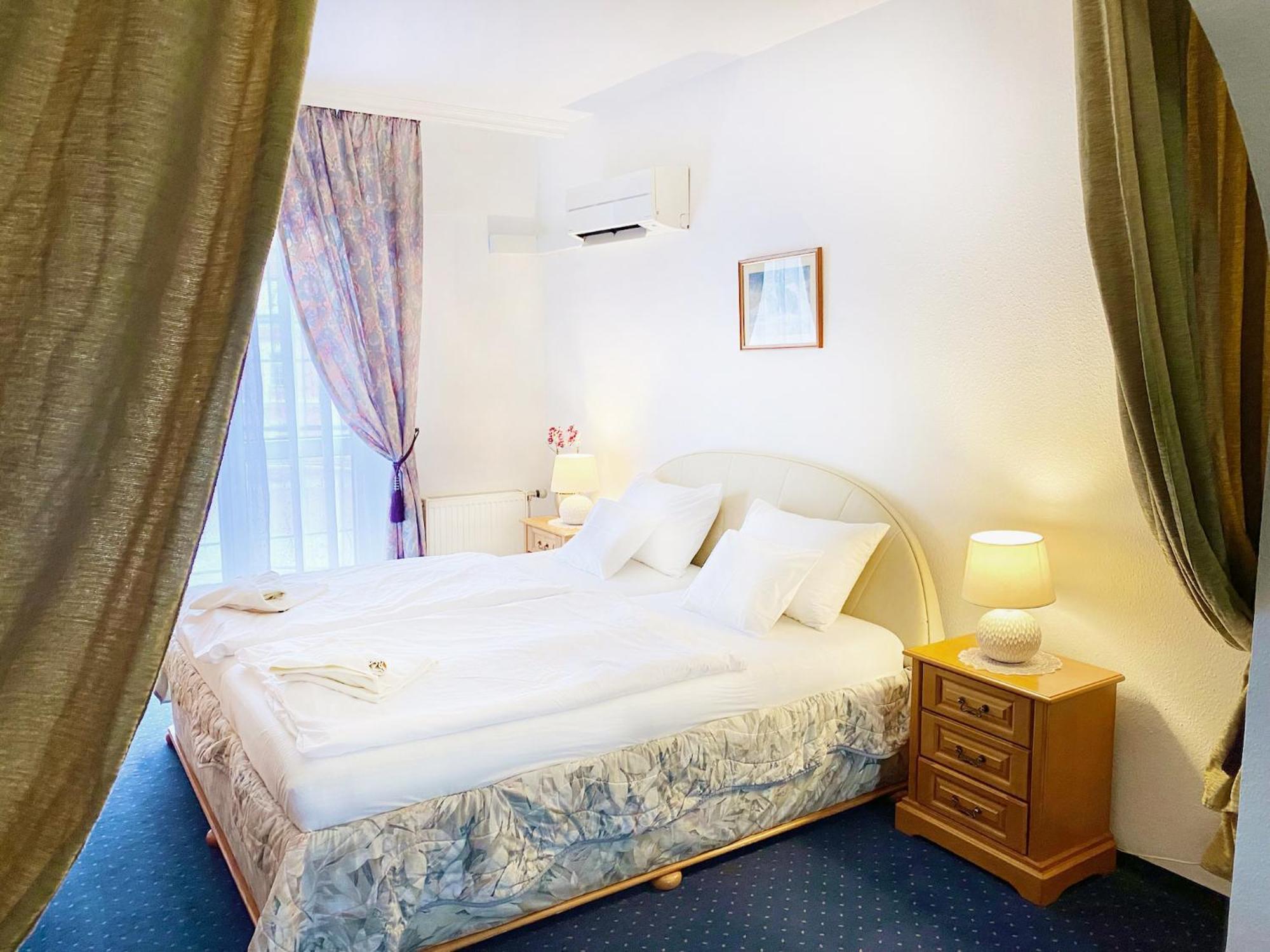 Hotel Wesselényi Győr Buitenkant foto