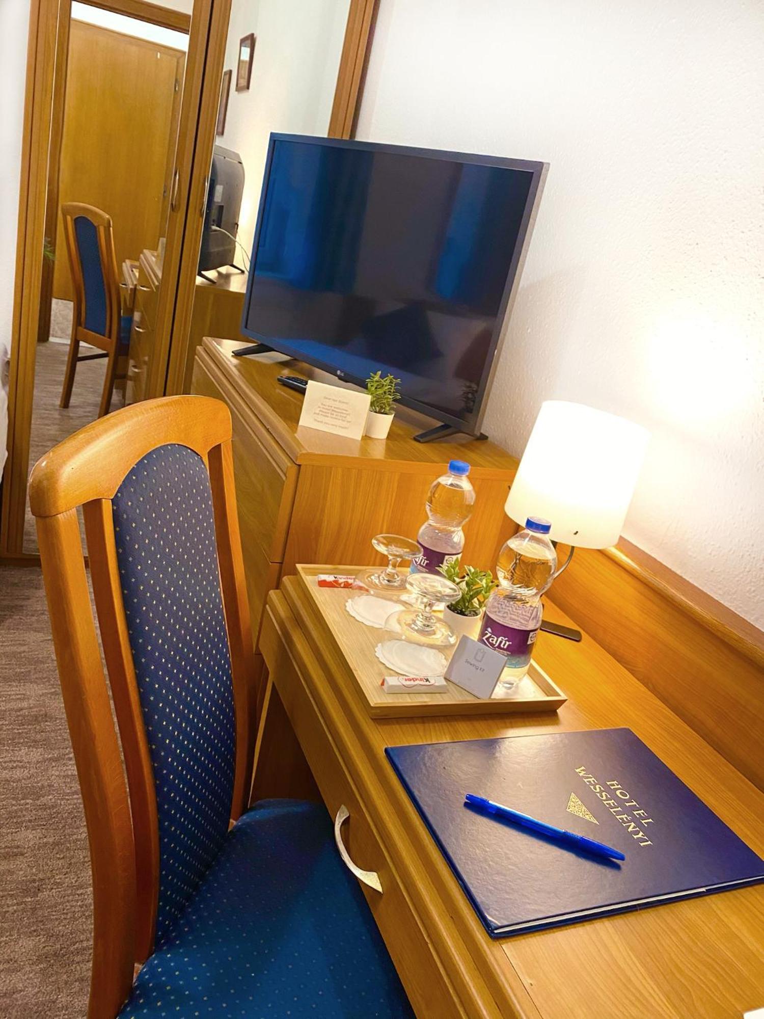 Hotel Wesselényi Győr Buitenkant foto