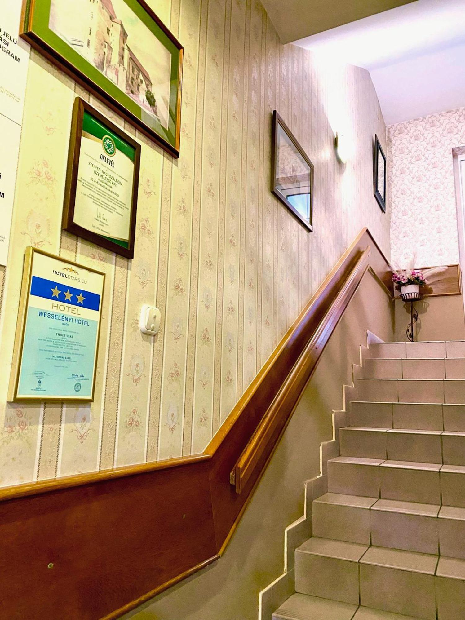 Hotel Wesselényi Győr Buitenkant foto