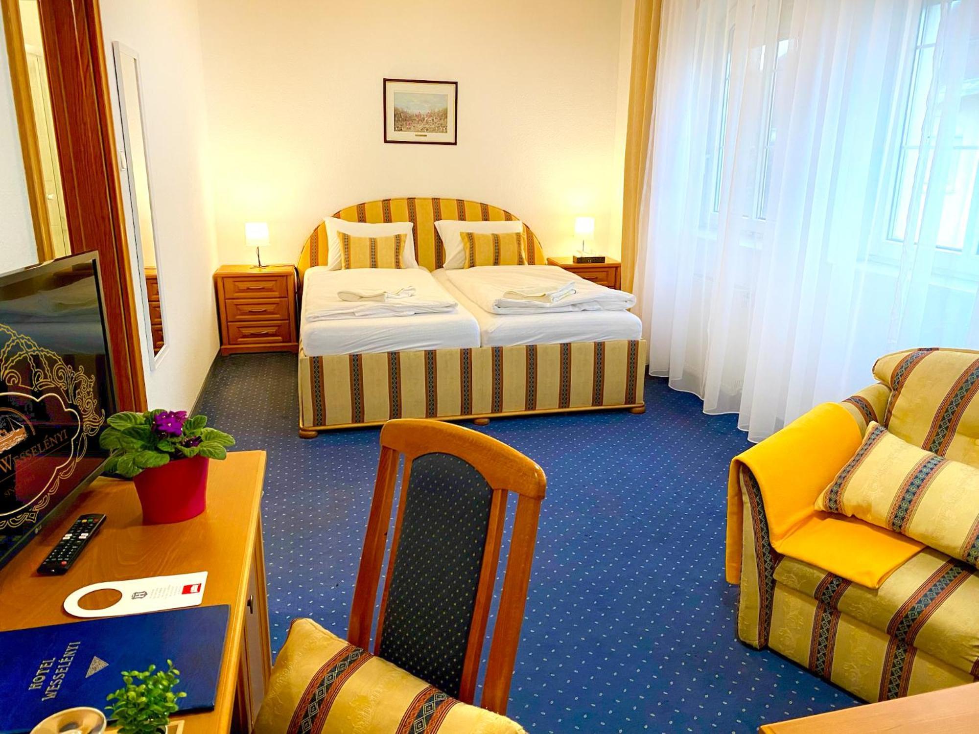 Hotel Wesselényi Győr Buitenkant foto