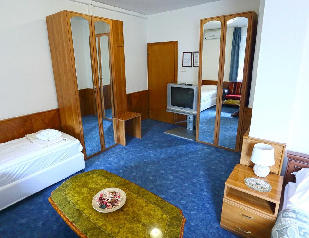 Hotel Wesselényi Győr Buitenkant foto