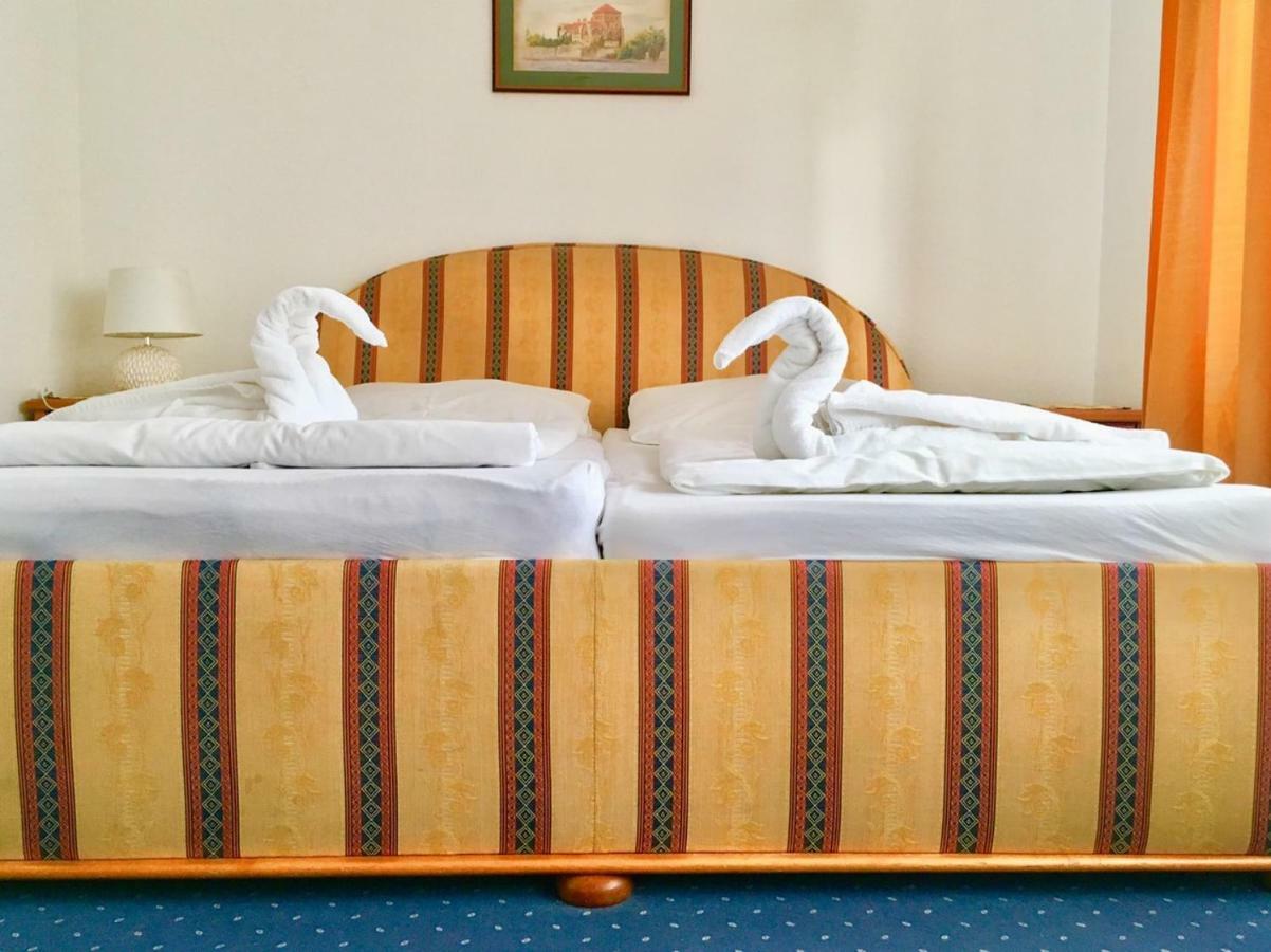 Hotel Wesselényi Győr Buitenkant foto